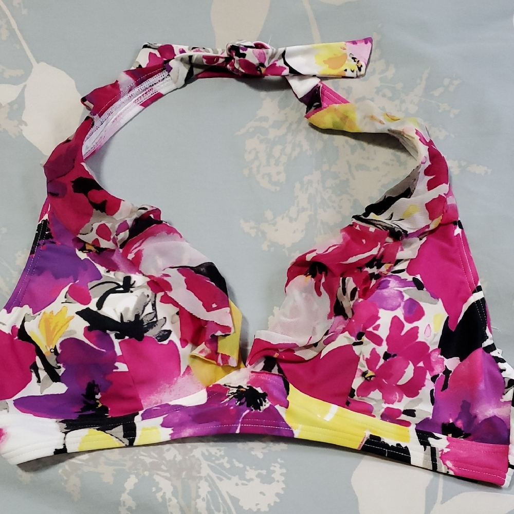 🌻 3 / $ 20 Floral Halter Bikini Top